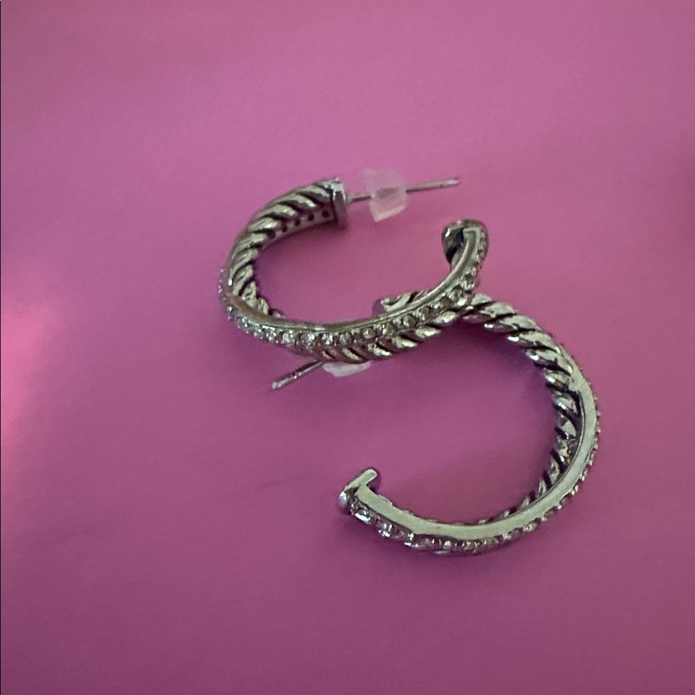 Textured Silver Hoop Earrings - Women's designer look - Picture 4 of 8